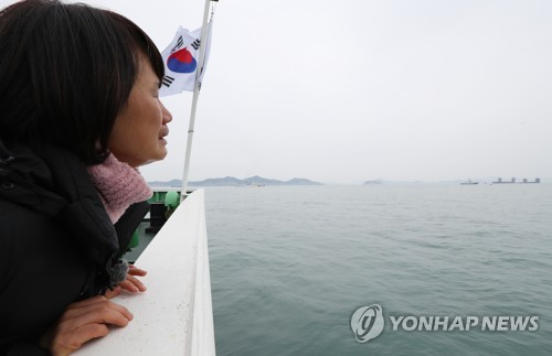 Nhói lòng những hình ảnh về thảm họa chìm phà Sewol gần 3 năm về trước
