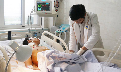 Bệnh viện Xuyên Á cứu sống bệnh nhân bị chém vỡ sọ