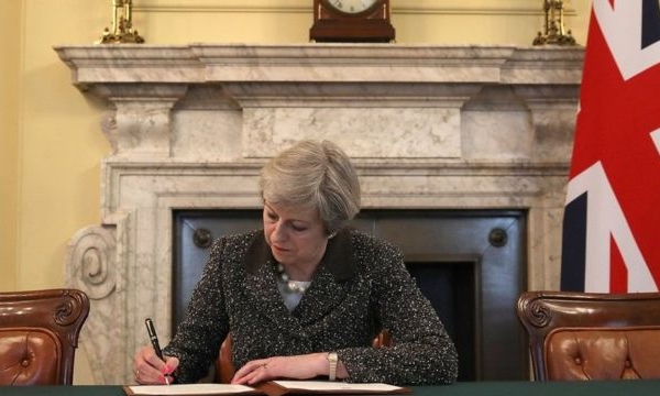 Thủ tướng May ký thư kích hoạt Điều 50 Anh rời EU