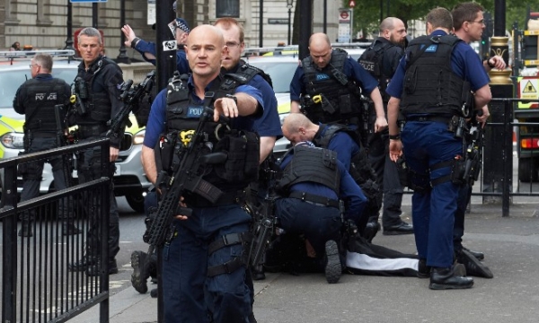Phá âm mưu nghi khủng bố gần trụ sở Quốc hội Anh