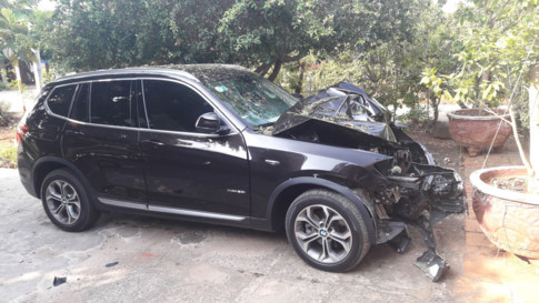 Xe BMW tông vào gốc me, Chủ tịch UBND huyện Côn Đảo tử nạn