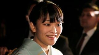 Công chúa Nhật từ bỏ tước hiệu, cưới thường dân
