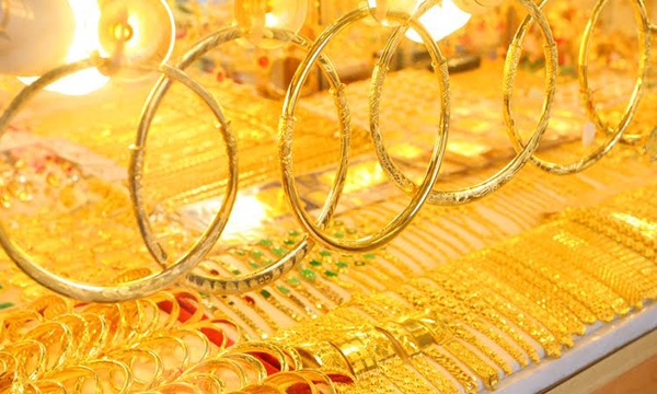 Giá vàng trong nước cao hơn giá vàng thế giới 1,7 triệu đồng/lượng