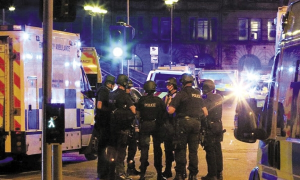 Thế giới đau buồn qua những vụ khủng bố gần đây tại Vương quốc Anh