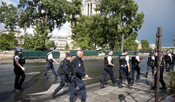Tiêu diệt nghi phạm IS tấn công cảnh sát Pháp ở Paris
