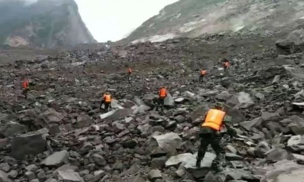 Trung Quốc: 100 người mất tích vì đất lở