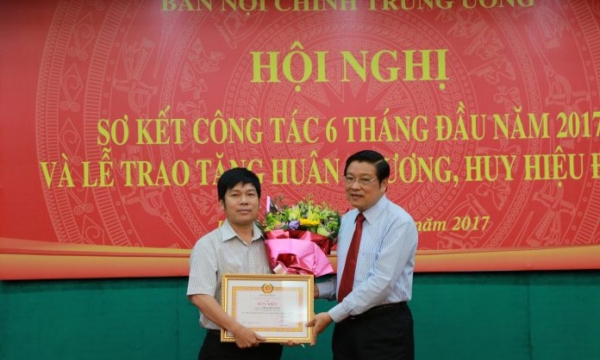Nhà báo Nguyễn Hoài Nam được tặng bằng khen đột xuất
