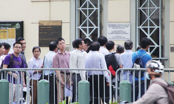 Người Việt xin visa đi Mỹ yên tâm vì tiêu chuẩn mới chưa áp dụng