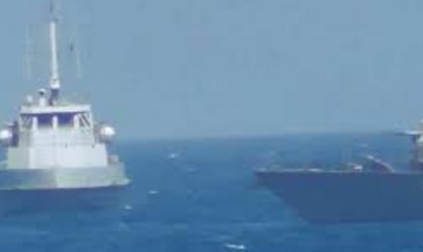 Chiến hạm Mỹ USS Thunderbolt bắn cảnh cáo tàu Iran ở Vịnh Ba Tư