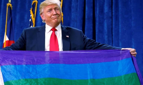 Khi Tổng thống Trump cấm người chuyển giới nhập ngũ