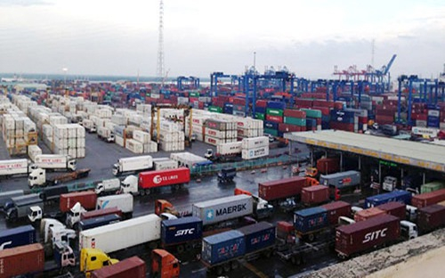 Doanh nghiệp đứng ngồi không yên vì 500.000 tấn điều kẹt cảng