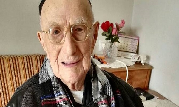 Người đàn ông già nhất thế giới qua đời ở tuổi 113