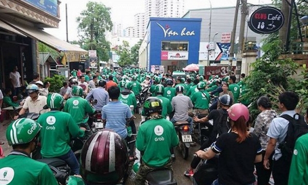 “Anh em” nhà GrabBike “biểu tình” vì bị tăng chiết khấu