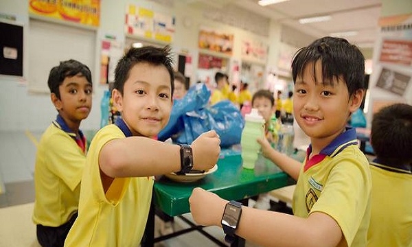 Singapore: Dạy trẻ cách 'xài tiền' bằng đồng hồ đeo tay kỹ thuật số
