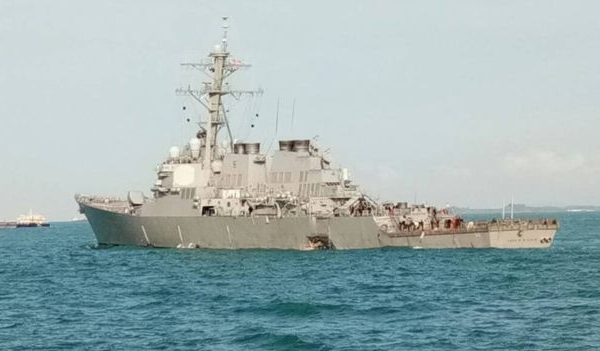 Tàu chiến Mỹ đâm tàu chở dầu ngoài khơi Singapore, 10 thủy thủ mất tích