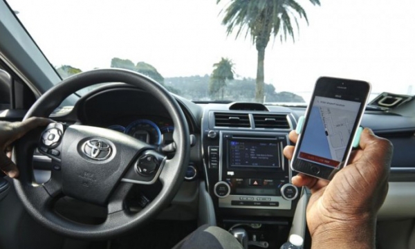 Taxi “công nghệ” Uber tăng giá, nại lý do tăng nguồn thu cho tài xế