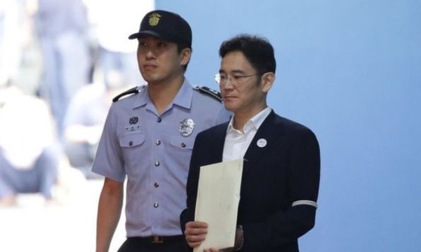 Quyền Chủ tịch Lee Jae-yong bị tuyên án 5 năm tù, đế chế Samsung trước nỗi lo người kế nhiệm 