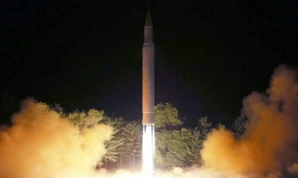 Triều Tiên bắn ba tên lửa đạn đạo tầm trung ra biển
