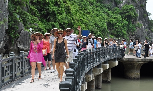Lượng du khách nước ngoài đến Việt Nam sẽ chạm mốc 'lịch sử' 13 triệu trong năm 2017