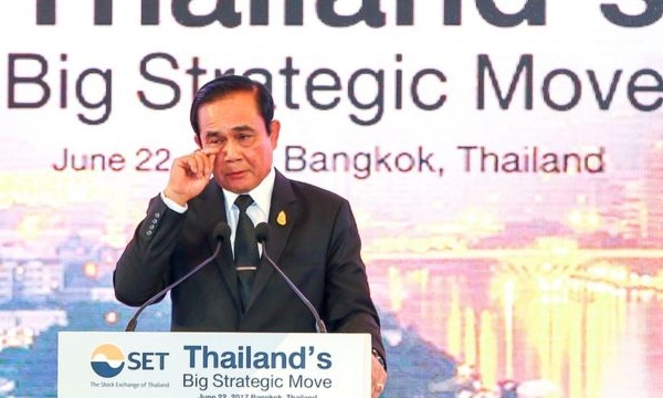 Thủ tướng Thái Lan Prayuth “nổi đóa” vì dân yêu cựu Thủ tướng Thaksin hơn?