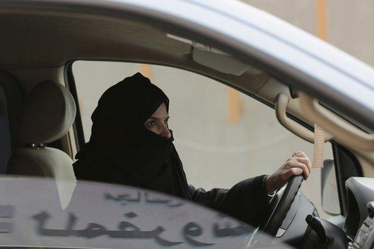 Saudi Arabia bỏ lệnh cấm lịch sử, phụ nữ chính thức được lái xe trước tháng 6/2018
