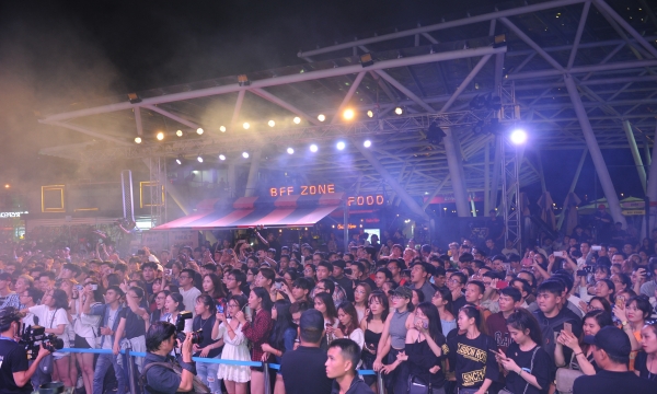 Giới trẻ Sài Gòn 'cháy' hết mình trong đêm nhạc đại tiệc sáng tạo thành thị