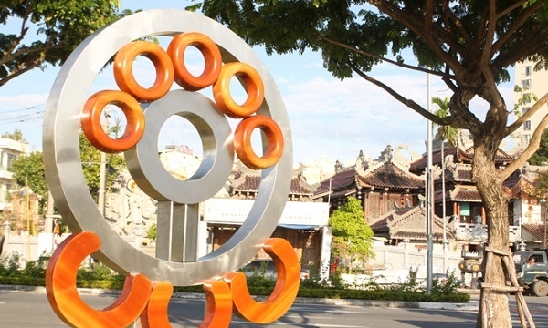 Công viên APEC Đà Nẵng có thêm tượng “Sự tỏa sáng của lý trí”