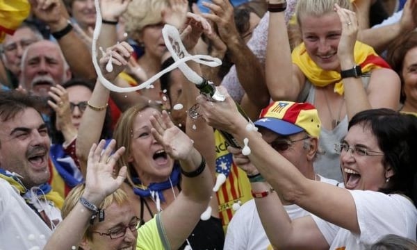 Sau khi Catalonia tuyên bố độc lập, Madrid giải thể chính quyền Catalonia