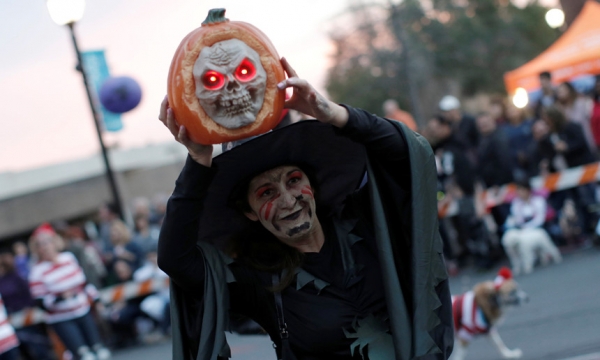 Anh: Người dân ném 320 triệu bảng vào lễ Halloween