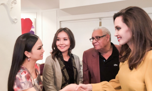  Hà Phương gặp gỡ riêng minh tinh Angelina Jolie ở Hollywood