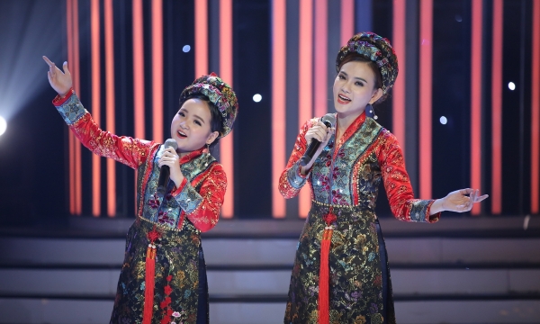  Bé Bích Ngọc khiến khán giả bất ngờ khi hát Chầu Văn Huế