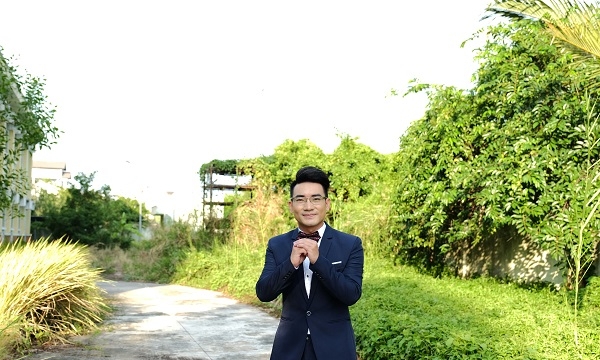 MC Mạc Duy Thắng khiến Ngọc Sơn và Quang Lê hết lời khen ngợi về giọng hát
