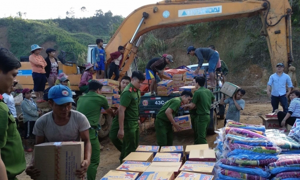 Chung tay giúp đỡ người dân miền núi Quảng Nam vượt qua thiệt hại do mưa lũ