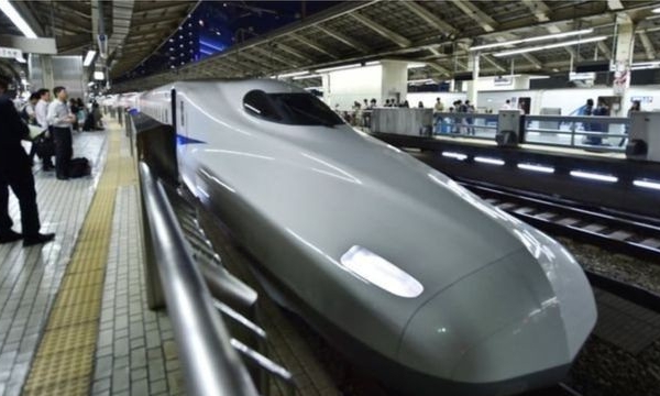 Nhật: Hãng đường sắt xin lỗi vì tàu chạy sớm 20 giây