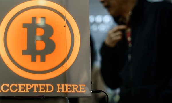 Bitcoin lập kỷ lục mới gần 8.000 USD, ở Zimbabwe là 13.500 USD