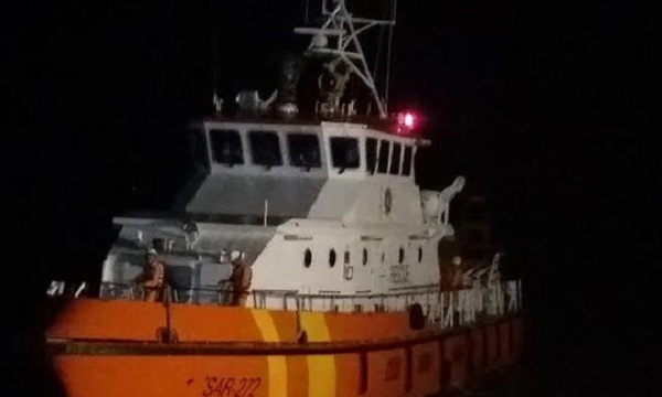 Bình Định: Thuyền đánh bắt hải sản ở vùng biển Vũng Tàu bị chìm, 2 người chết, 4 mất tích