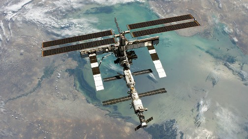 Tin gây sốc: Tìm thấy vi khuẩn sống bí ẩn trên trạm ISS