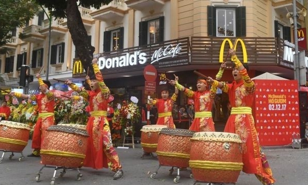 McDonald khai trương cửa hàng đầu tiên ở Hà Nội