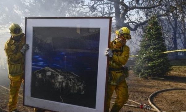 Hoa Kỳ: Cháy rừng tại California đe dọa khu nhà giàu