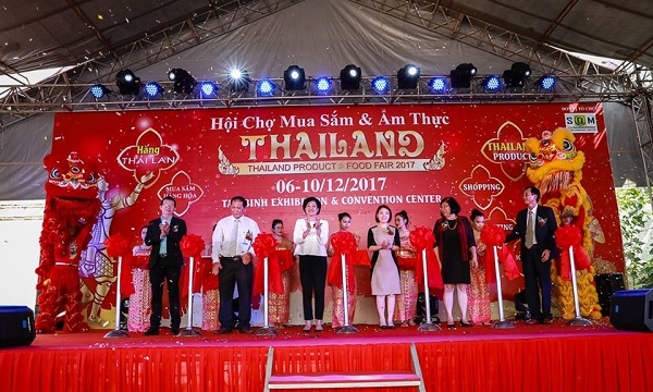 Tấp nập khách tại Hội chợ Mua sắm và Ẩm thực Thái Lan