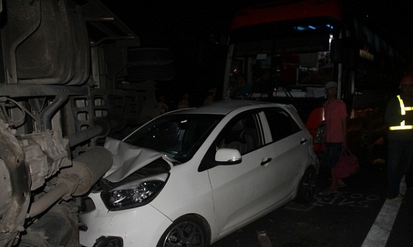 1 người chết, 2 người bị thương sau tai nạn liên hoàn trên cao tốc Trung Lương – TP.HCM