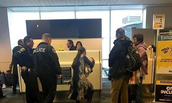 Hoa Kỳ: Vì… cho con bú, nữ hành khách bị đuổi khỏi máy bay