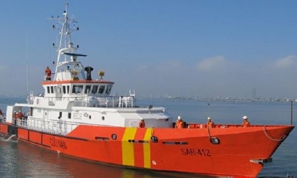 Đà Nẵng: Tàu SAR 412 cứu nạn 7 thuyền viên lênh đênh ngoài biển