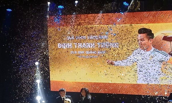 Đinh Thanh Trung xuất sắc đoạt Quả Bóng Vàng Việt Nam 2017