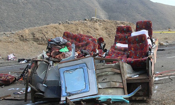 Peru: Xe buýt tông xe tải, ít nhất 36 người chết, 6 người sống sót
