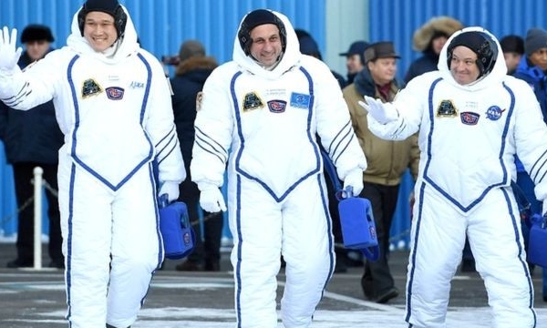 Phi hành gia người Nhật đính chính: “không cao thêm 9cm” khi lên ISS