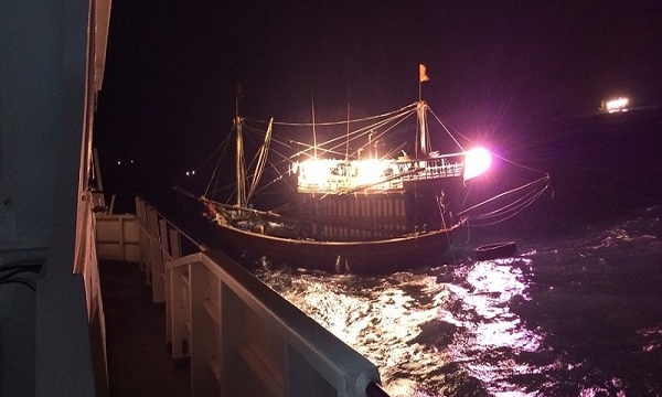 Tàu SAR 411 cứu nạn 8 thuyền viên gặp nạn trên Vịnh Bắc bộ