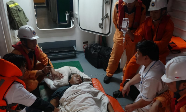 Cứu thuyền viên Philippines bị đột quỵ, liệt nửa người
