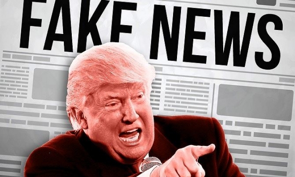 Hoa Kỳ: Tổng thống Trump “đá giò lái” báo chí với giải “Tin giả”