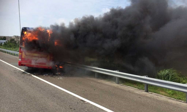 Kazakhstan: Cháy xe buýt, 52 người chết; đụng xe ở Mexico, 5 người chết